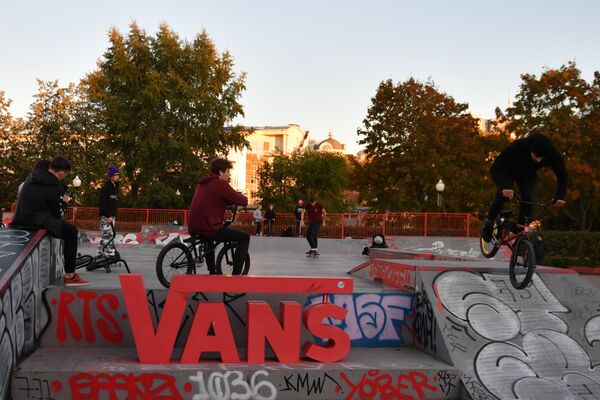 Зона для скейтеров Vans в Парке Горького