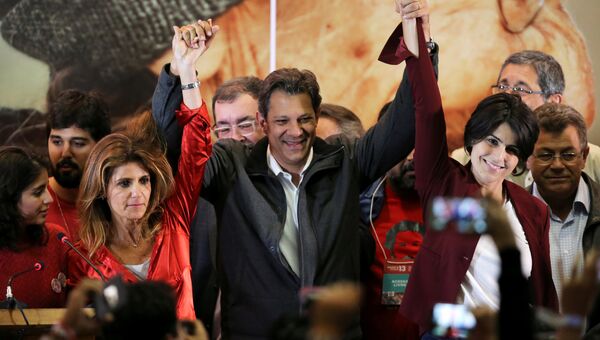 Кандидат в президенты Бразилии Фернанду Аддад в день выборов в Сан-Паулу