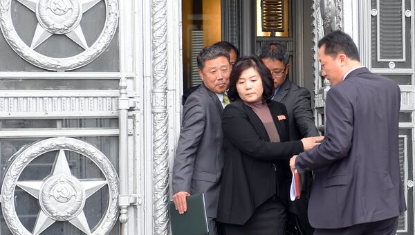 Заместитель министра иностранных дел КНДР Цой Сон Хи, курирующая вопросы ядерного разоружения, после посещения МИД РФ. 8 октября 2018