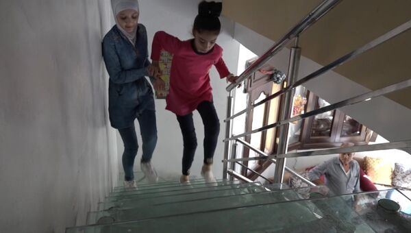Девочка из Алеппо: потерявшая ноги школьница вернулась к занятиям