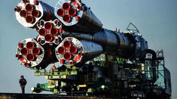 Вывоз ракеты-носителя Союз на  космодроме Байконур