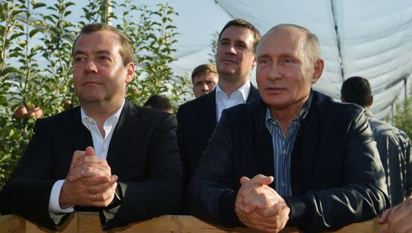 Рабочая поездка президента РФ В. Путина и премьер-министра РФ Д. Медведева в Ставропольский край. Архивное фото