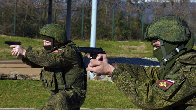 Российские военнослужащие на  военной базе ЮВО РФ в Абхазии. Архивное фото