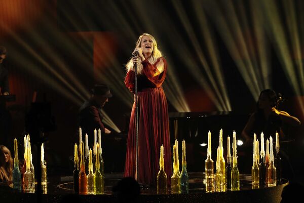 Кэрри Андервуд во время выступления на церемонии награждения American Music Awards в Лос-Анджелесе