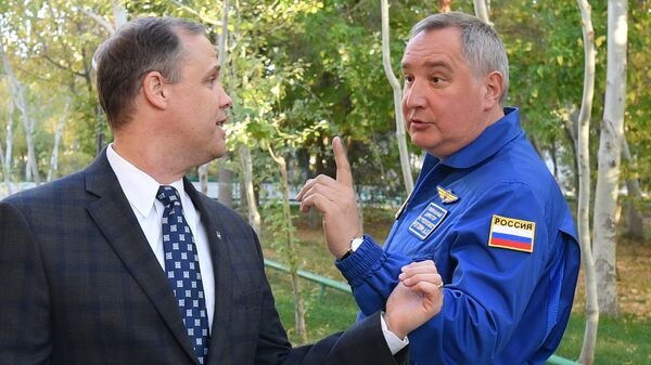 Генеральный директор ГК Роскосмос Дмитрий Рогозин и глава NASA Джим Брайденстайн