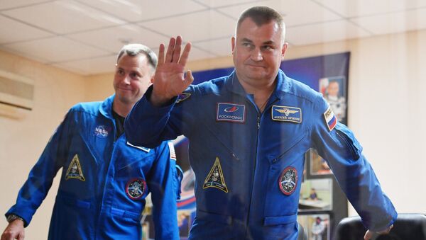 Члены основного экипажа МКС-57/58 космонавт Роскосмоса Алексей Овчинин и астронавт НАСА Ник Хейг на космодроме Байконур. 10 октября 2018