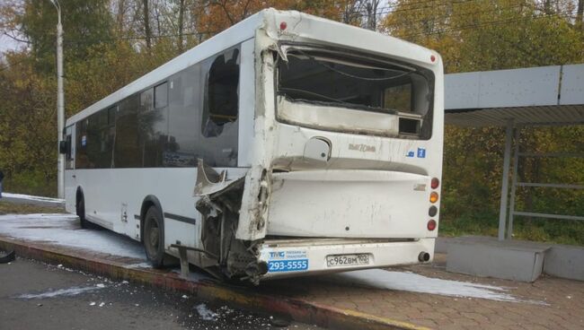 Место столкновения двух автобусов в центре Уфы. 10 октября 2018