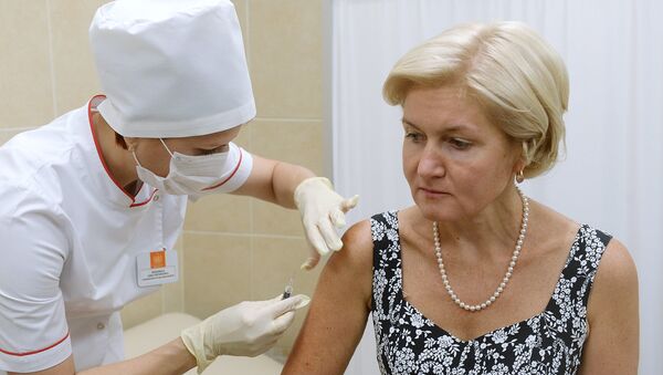 Ольга Голодец делает прививку против гриппа