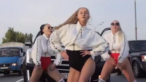 Стоп-кадр видеоклипа певицы Yaxana