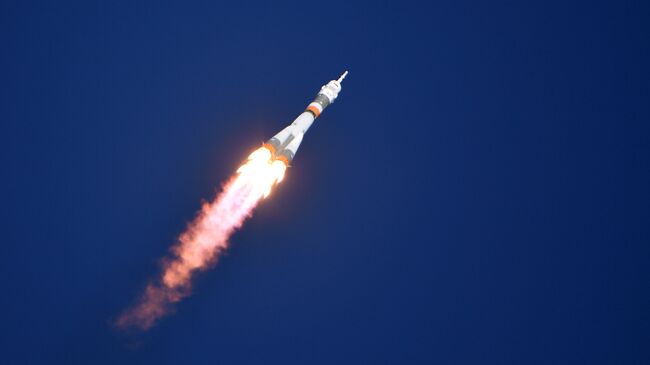 Старт ракеты-носителя Союз-ФГ с пилотируемым кораблем Союз МС-10