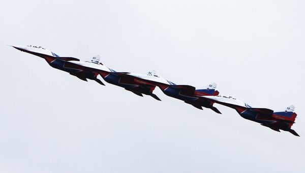 Пилотажная группа Стрижи на истребителях МиГ-29. Архивное фото