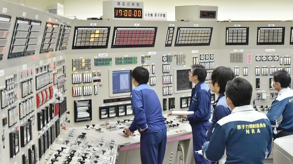 Сотрудники АЭС в Японии. Архивное фото