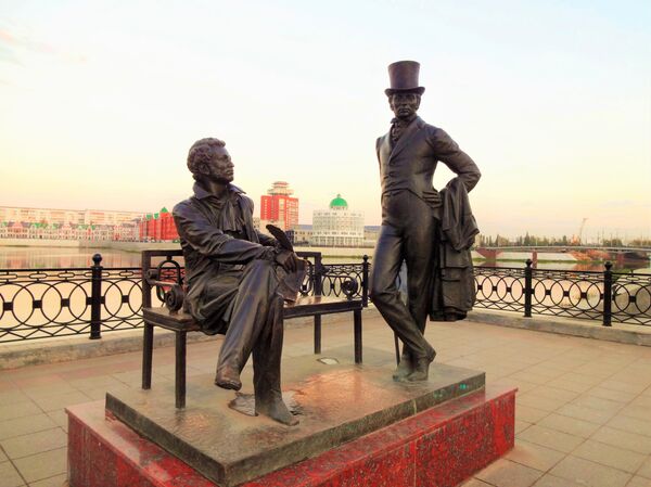 Памятник А. С. Пушкину и Евгению Онегину в Йошкар-Оле