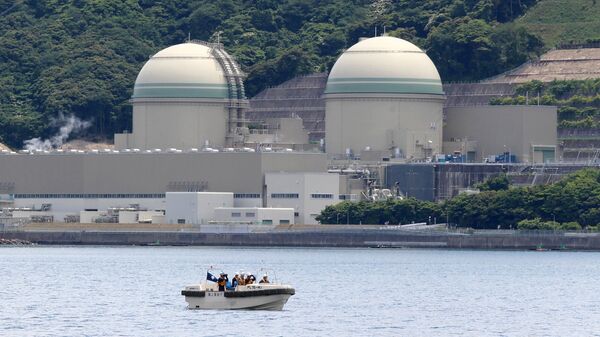 Катер береговой охраны у АЭС Такагама в Японии 