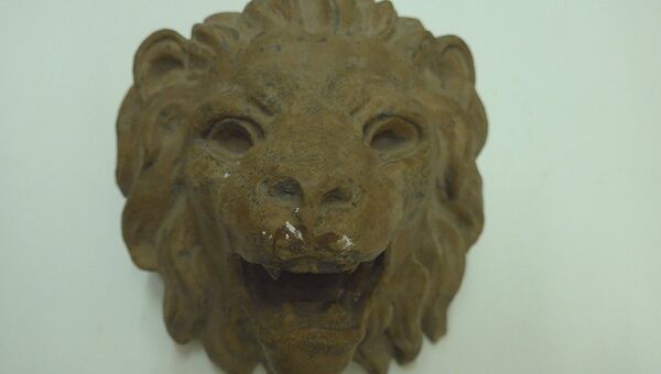 Экспонат Маска льва в музее Петропавловской крепости
