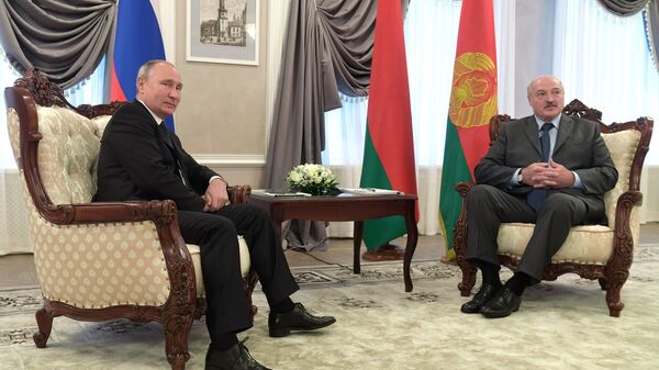 Владимир Путин и президент Республики Беларусь Александр Лукашенко во время встречи в Могилеве. 12 октября 2018