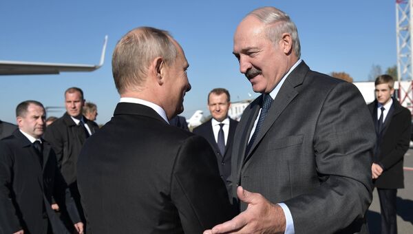 Владимир Путин и президент Республики Беларусь Александр Лукашенко во время встречи в Могилеве. 12 октября 2018