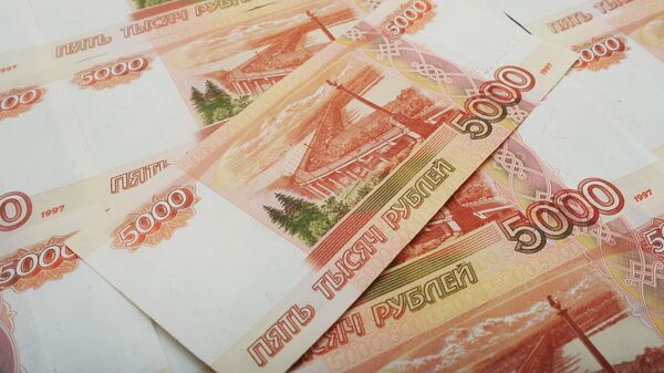 Банкноты номиналом 5000 рублей. Архивное фото