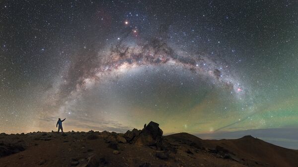 Млечный путь над Паранальской обсерваторией в пустыне Атакама, Чили