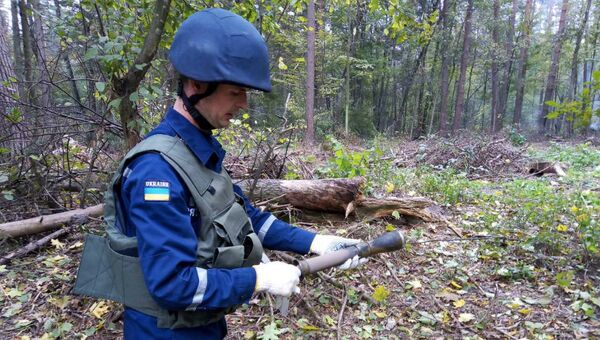 Обнаружение боеприпасов в районе горящего арсенала в Черниговской области. 10 октября 2018