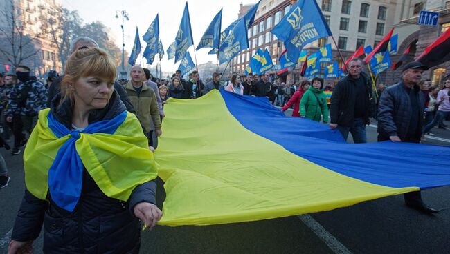 Участники марша националистов по случаю 76-летия создания Украинской повстанческой армии* в Киеве. 14 октября 2018