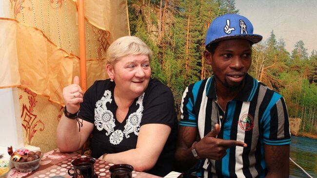 Уроженец Нигерии принц Габриэль Сегун Аджайи и его супруга Наталья Веденина