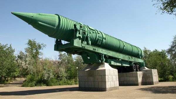 Межконтинентальная Баллистическая Ракета МР-УР-100 в городе Байконур в парке Мира