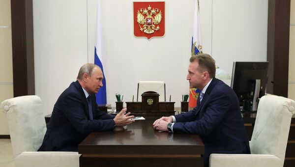 Президент РФ Владимир Путин и председатель Внешэкономбанка Игорь Шувалов во время встречи. 15 октября 2018
