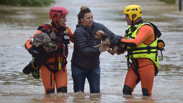 Эвакуация постадавших от наводнения на юге Франции