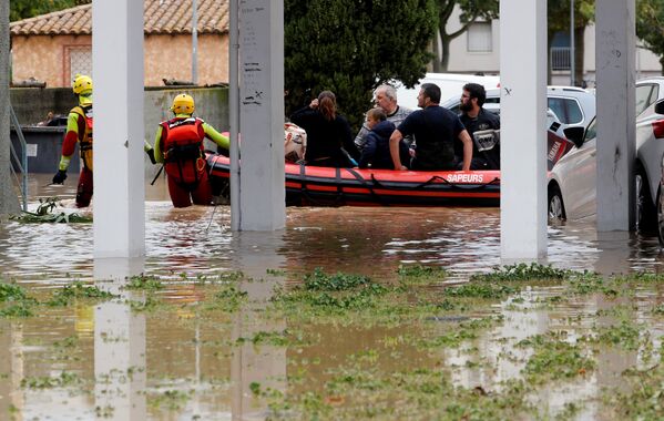 Эвакуация постадавших от наводнения на юге Франции