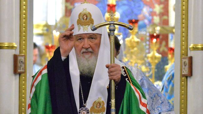 Патриарх Московский и всея Руси Кирилл во время богослужения в Свято-Духовом кафедральном соборе в Минске