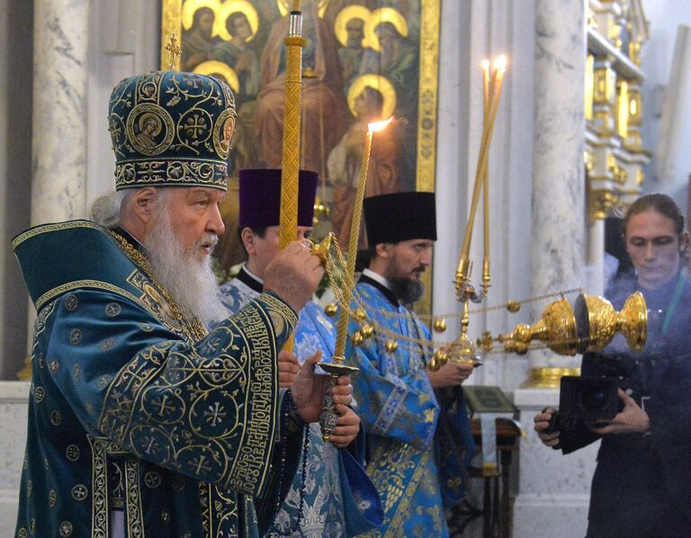 Патриарх Московский и всея Руси Кирилл во время богослужения в Свято-Духовом кафедральном соборе в Минске