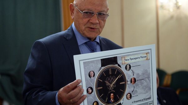 Генерал-майор авиации, член союза художников России Владимир Джанибеков во время оглашения финалистов конкурса дизайна часов Часы для президента