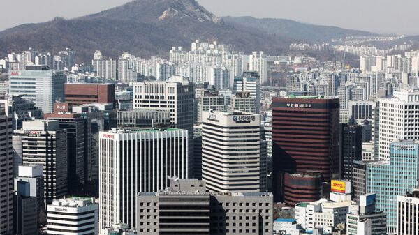 Вид на Сеул со смотровой площадки парка Намсан. Архивное фото