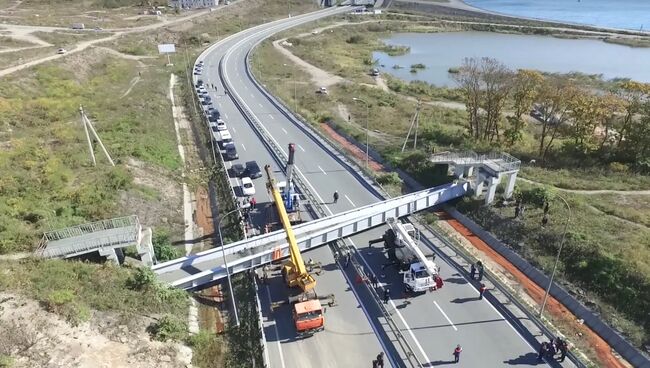 На месте обрушения пешеходного виадука во Владивостоке. 16 октября 2018