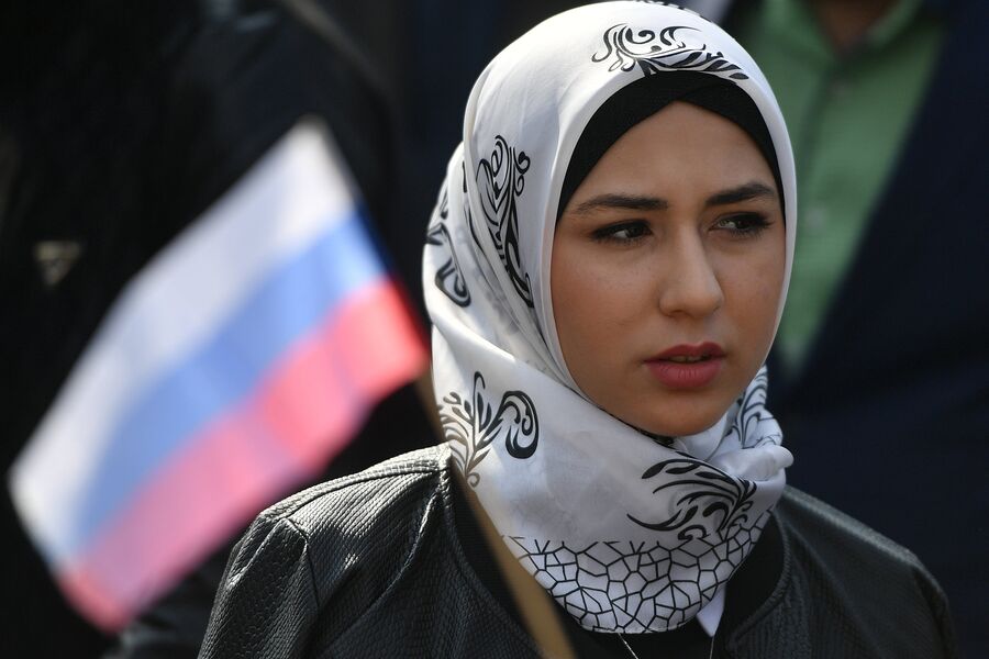 Участница митинга в Магасе против соглашения о границе между Ингушетией и Чечней