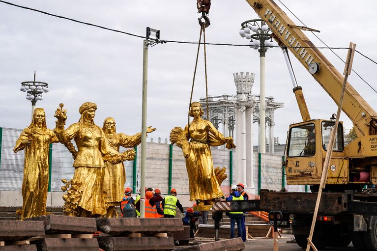 Демонтаж фонтана Дружба народов на ВДНХ