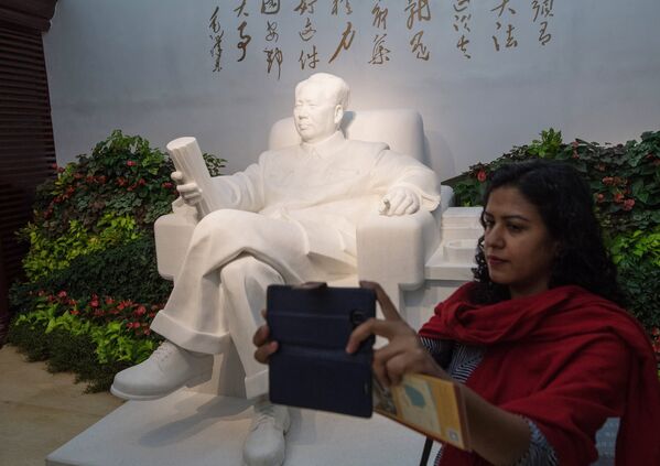 Памятник Мао Цзэдуну в музее Конституции в городе Ханчжоу в КНР