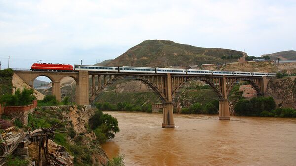 Железнодорожный мост через реку Хуанхэ в Китае