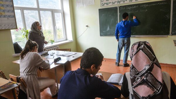 Дети на уроке в школе дагестанского села 