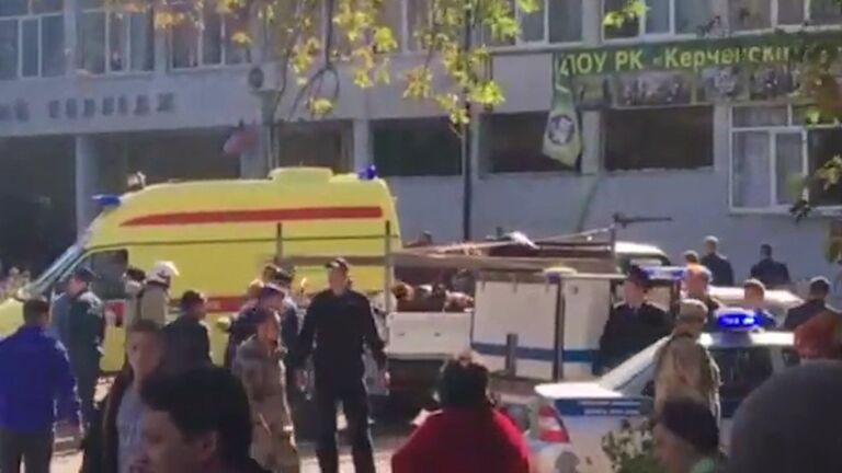 Взрыв в керченском колледже: кадры с места ЧП Взрыв в керченском колледже: кадры с места ЧП