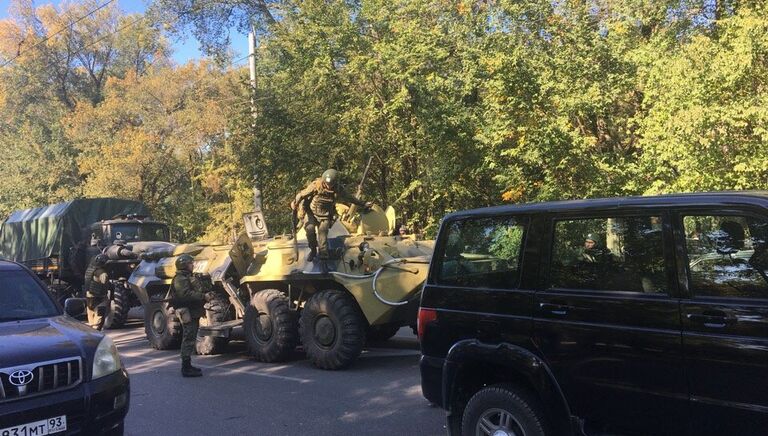 У Политехнического колледжа в Керчи, в котором произошел взрыв