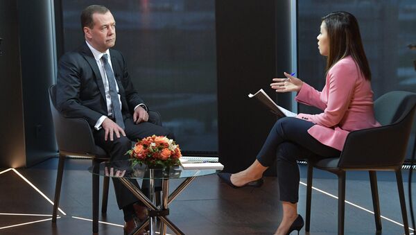 Председатель правительства РФ Дмитрий Медведев во время интервью телеканалу Euronews
