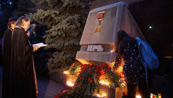 Жители Севастополя участвуют в акции памяти погибших при нападении на керченский колледж. 17 октября 2018
