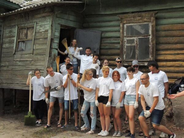 Волонтеры Том Сойер Феста у Дома Яковлева в Калуге Волонтеры Том Сойер Феста у Дома Яковлева в Калуге