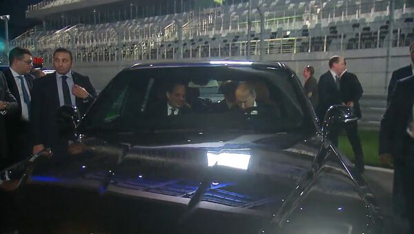 Поездка президентов на машине из проекта «Кортеж»: Путин и Ас-Сиси на автодроме в Сочи
