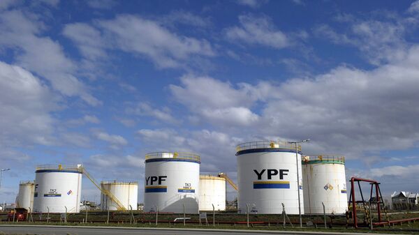 Нефтяные танкеры компании YPF