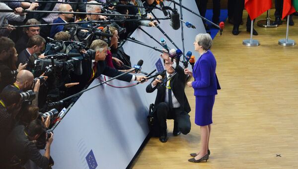 Премьер-министр Великобритании Тереза Мэй отвечает на вопросы журналистов на саммите ЕС в Брюсселе. 18 октября 2018