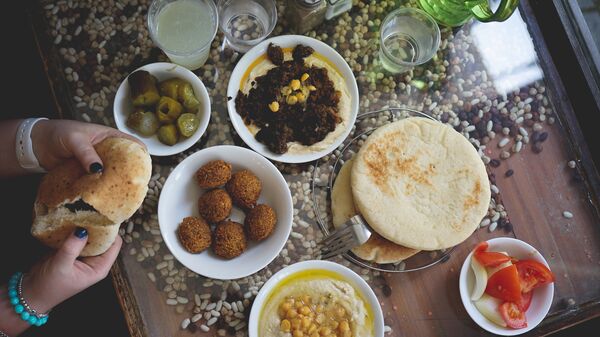 Традиционный израильский завтрак 