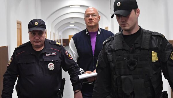 Бывший вице-премьер Крыма Виталий Нахлупин перед рассмотрением ходатайства следствия об его аресте в Басманном суде Москвы. 18 октября 2018
